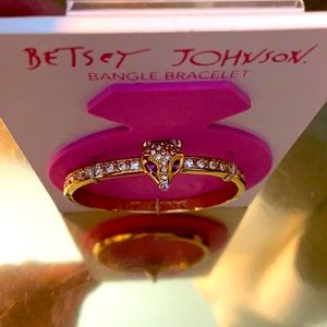 FREE SHIPPING🥂 Betsey Johnson Gold Bracelet